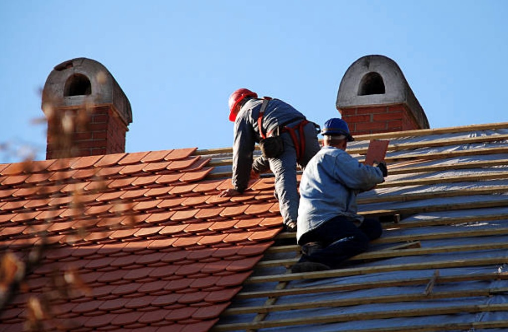 The Ultimate Guide to Choosing the Right Roofing Material